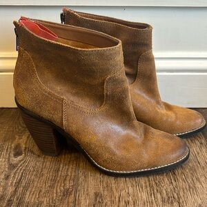 Chic & Cozy Dolce Vita Suede Booties 8.5. NWOT